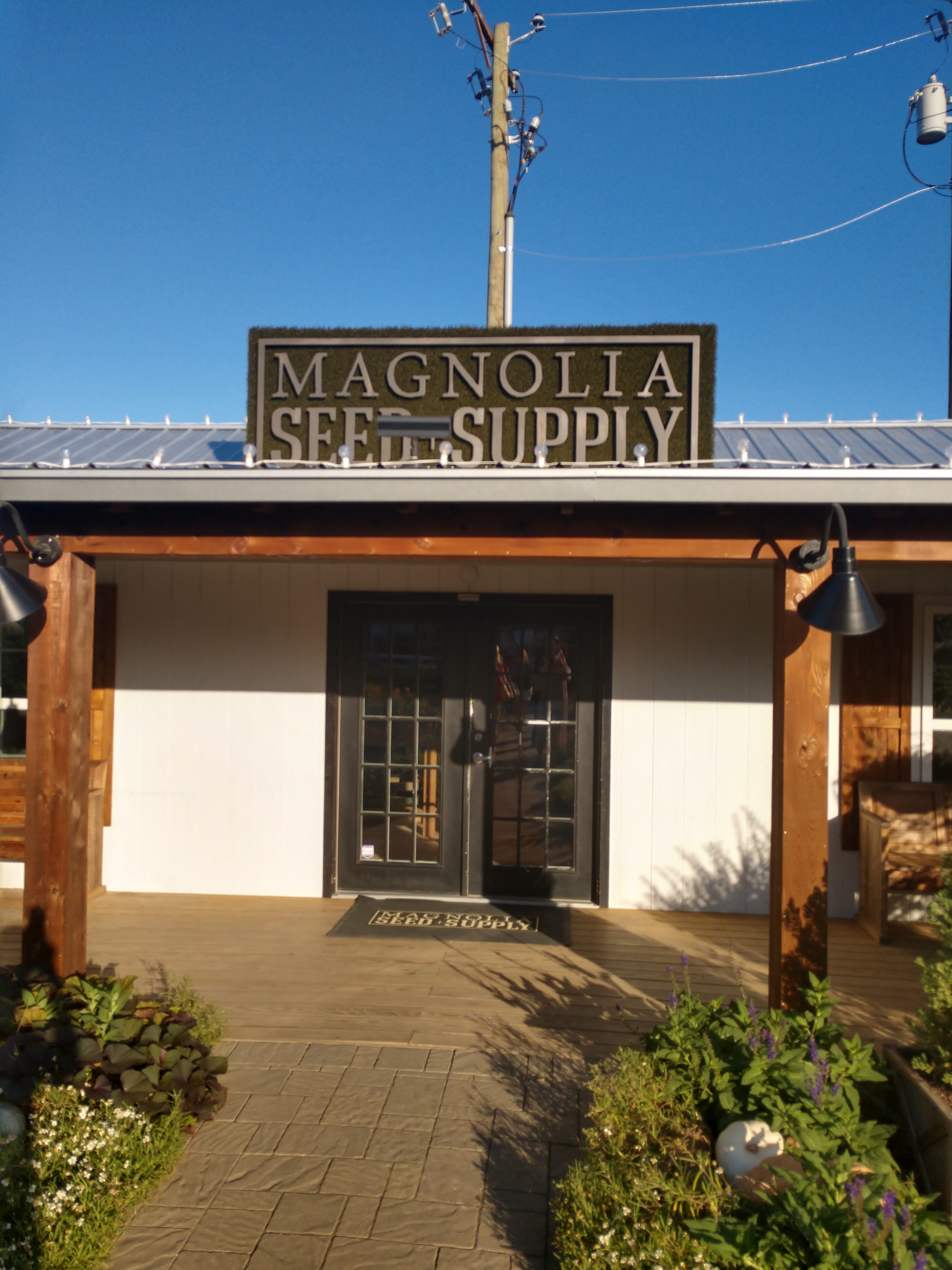 Magnolia Market Travel Guide - Dwell 605 - Midwest In Style